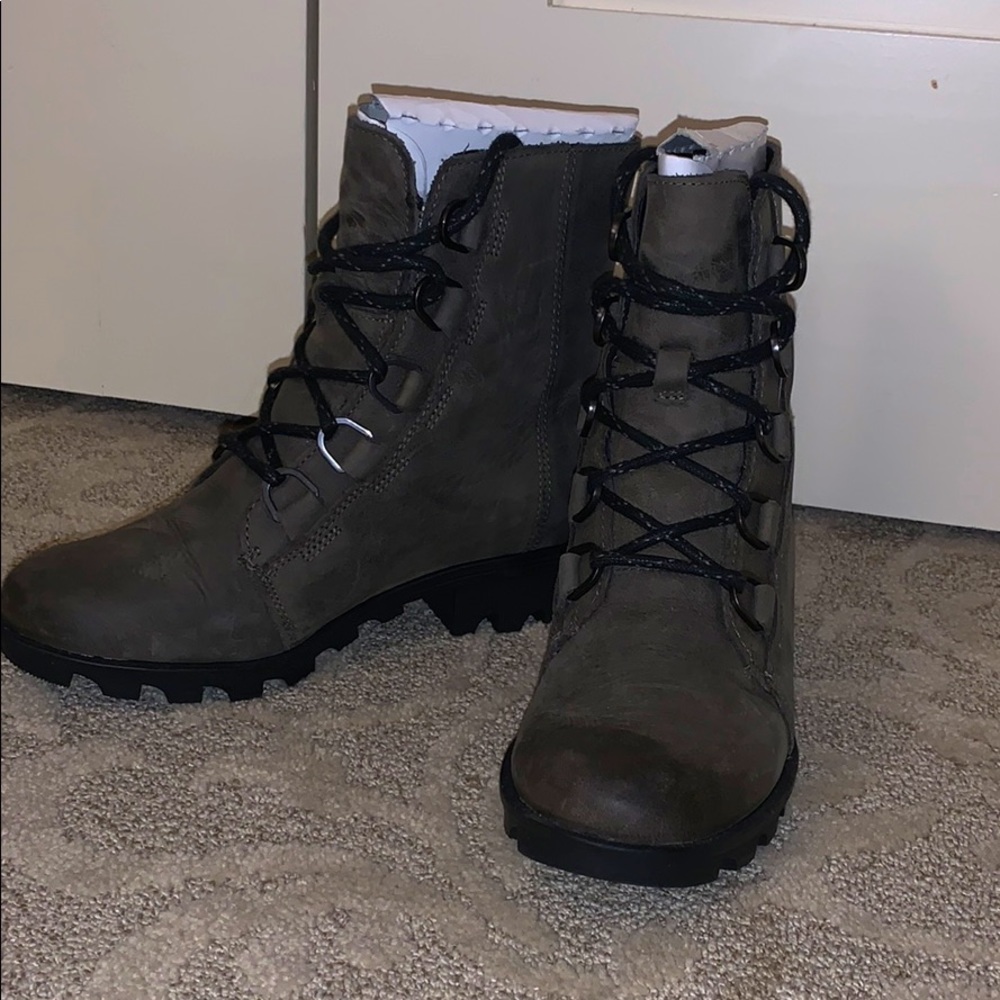 Sorel - Women’s Phoenix Short Lace Boot